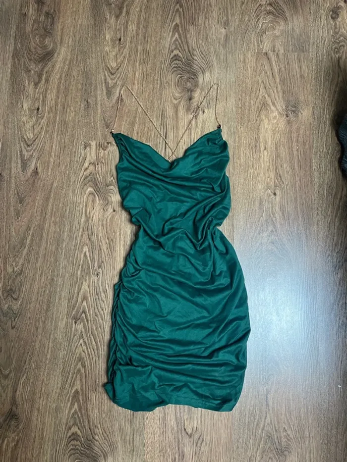 robe verte shein dos nu