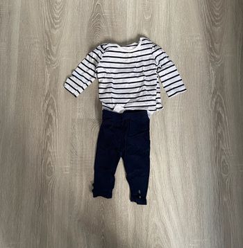 Ensemble t shirt marinière blanc et bleu marine et legging bleu marine assorti 6 mois