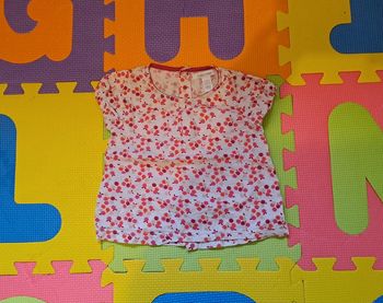 T-shirt manches courtes blanc rose fleurs, obaïbi, taille 9 mois (71 cm)