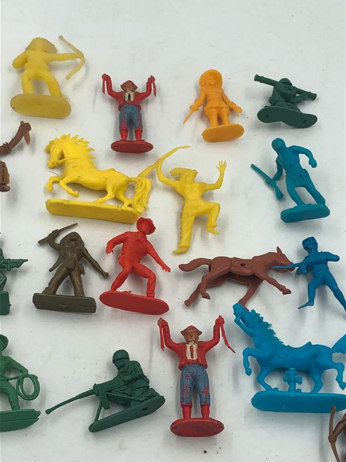 Lot de 21 figurines Soldats divers - photo numéro 3