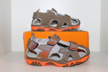 petites sandales nus pieds marron et orange 28