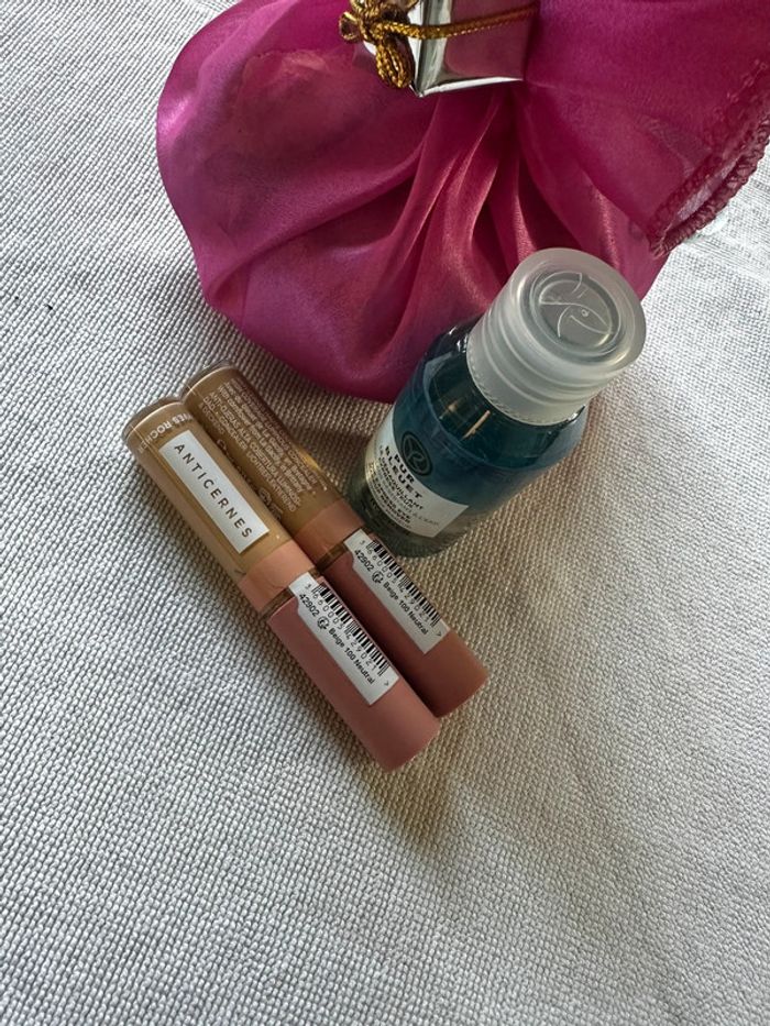 Lot beauté : 2 anti-cernes + 1 démaquillant 50 ml (neuf)