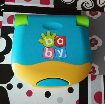 Petit ordinateur bébé