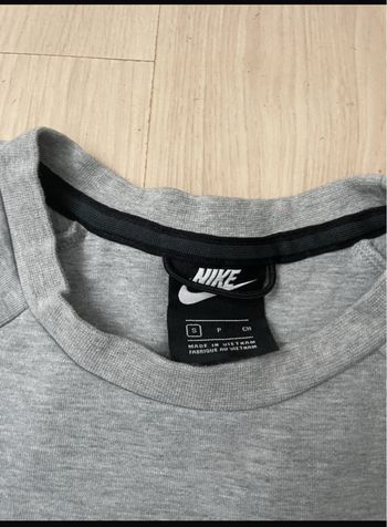 Pull Nike tech