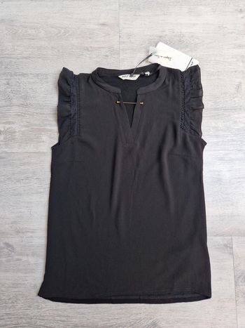 Top Naf Naf XS noir avec étiquette