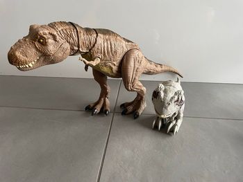Lot de 2 grands dinosaures Jurassic World Figurine Mattel