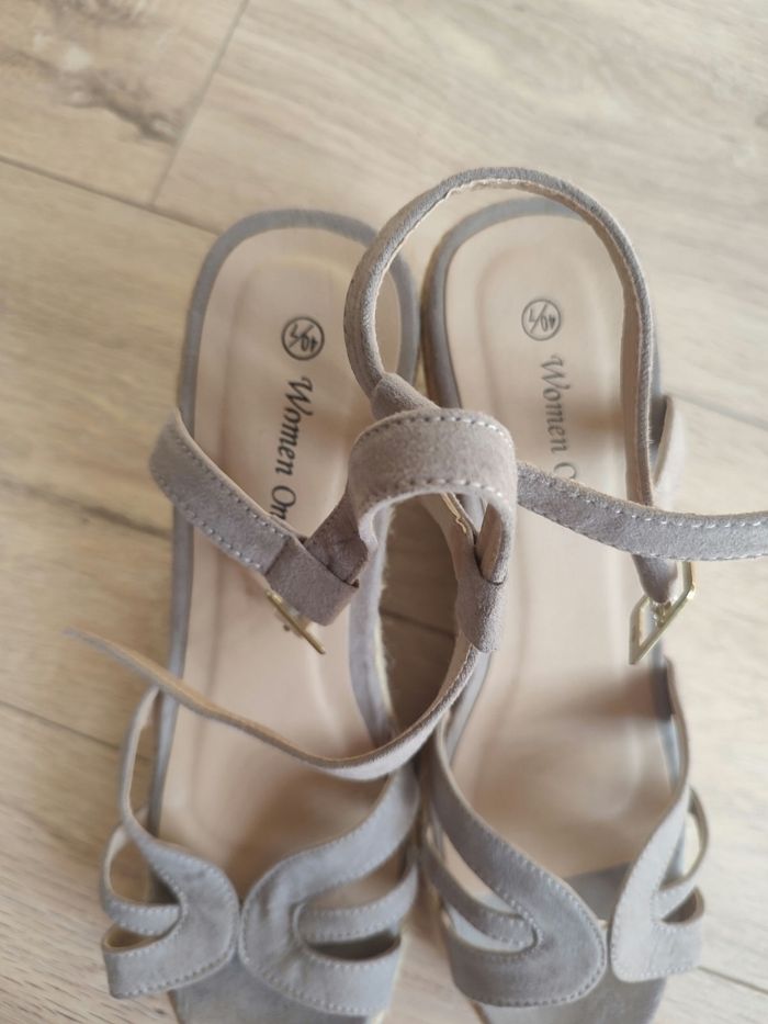 Nu pieds compensés - photo numéro 2