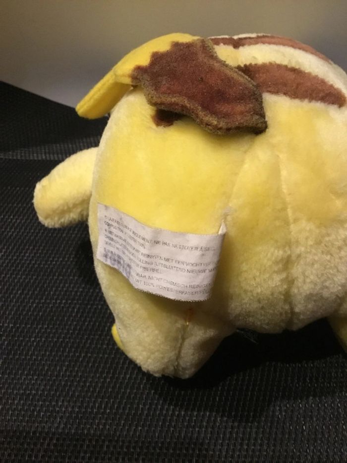 Pokémon Peluche Pikachu 18cm environ vintage Hasbro Nintendo officielle - photo numéro 5