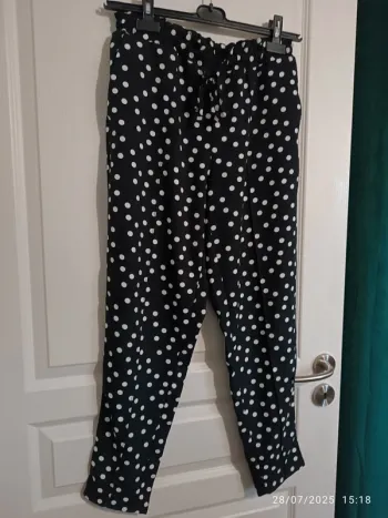 Pantalon fluide avec poches noir à pois blanc Kiabi
