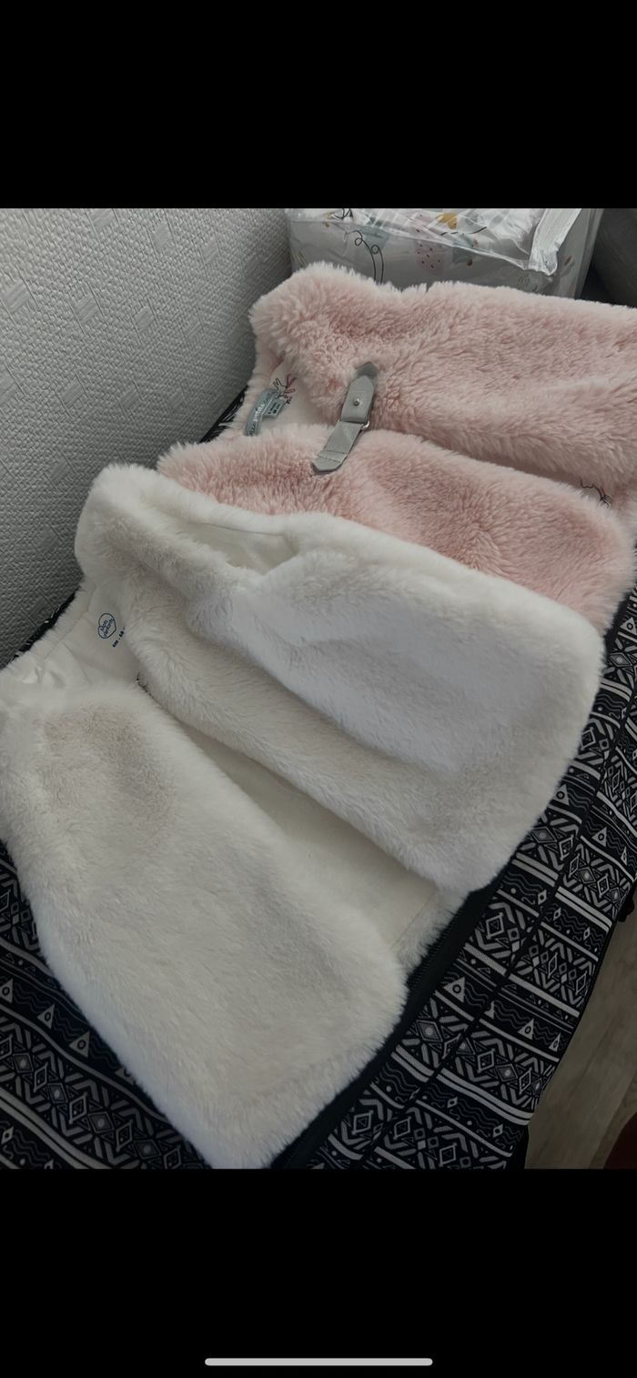 Deux veste sans manche 6 mois