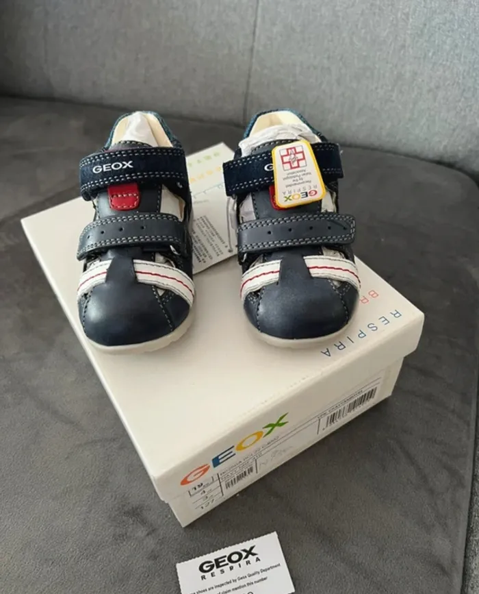 Sandales Geox, neuve, taille 18