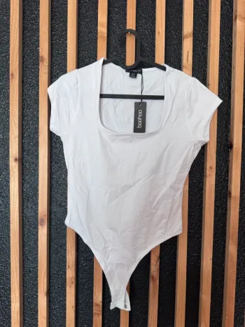 Body manches longues Boohoo Petite – Encolure dégagée – Blanc – Taille 40 – Neuf