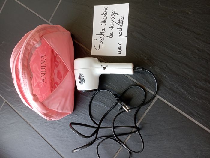 Sèche cheveux de voyage Neuf avec pochette