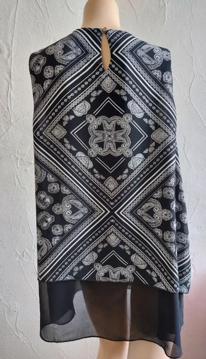 Tunique à motifs noir et blanc avec joli col Taille 48 - photo numéro 5