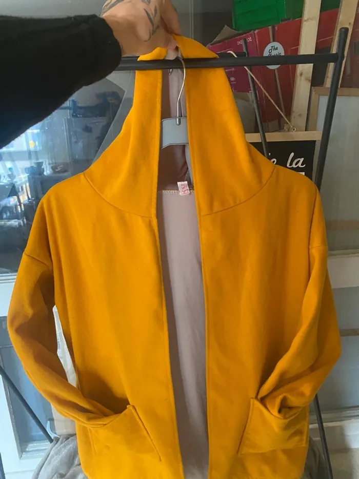 Gilet capuche jaune moutarde - photo numéro 3