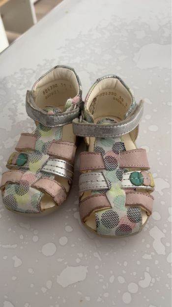 Sandale Kickers taille 21 très bon état 