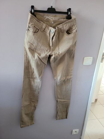 Jean beige taille 38 Basic One