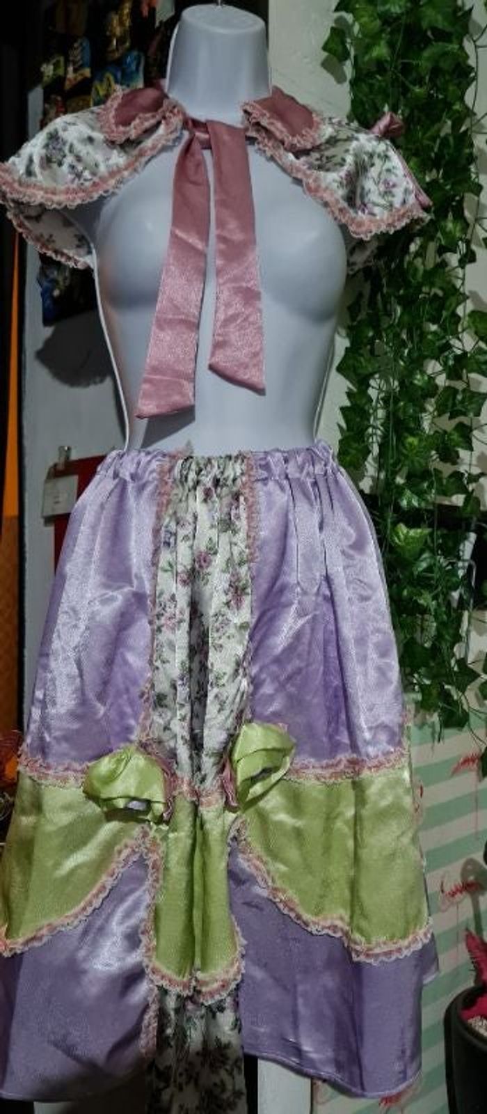 Déguisement jupe + petite cape