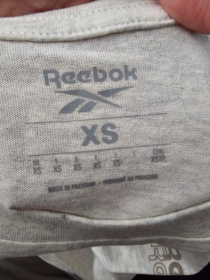 TEE shirt rebook neuf xs - photo numéro 10