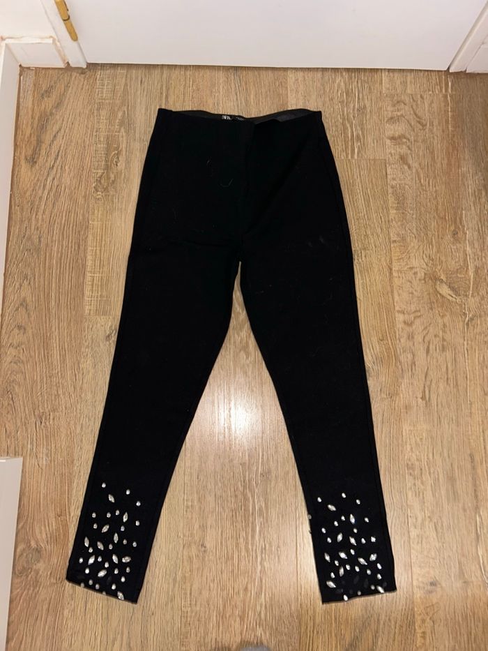 Pantalón bijoux Zara