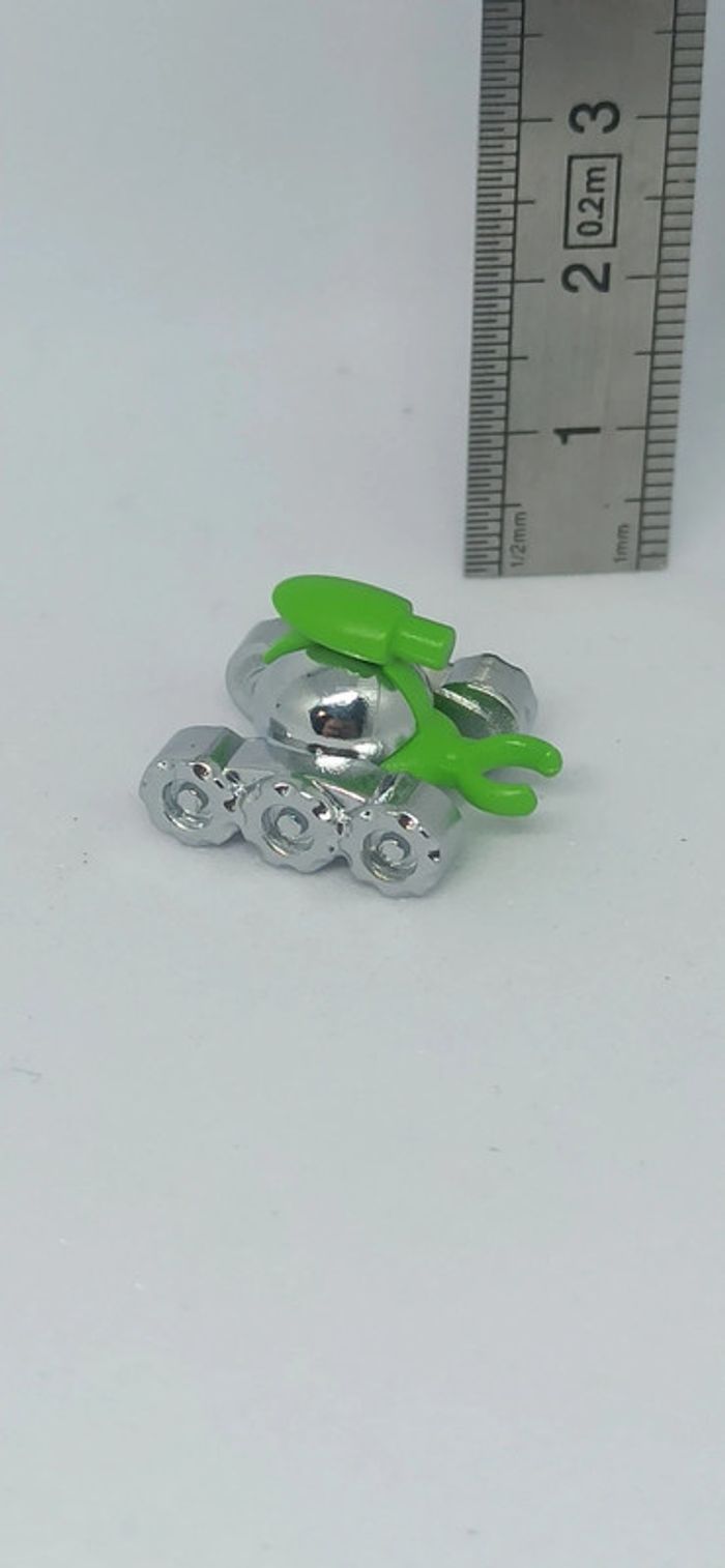 Petit robot gris et vert playmobil