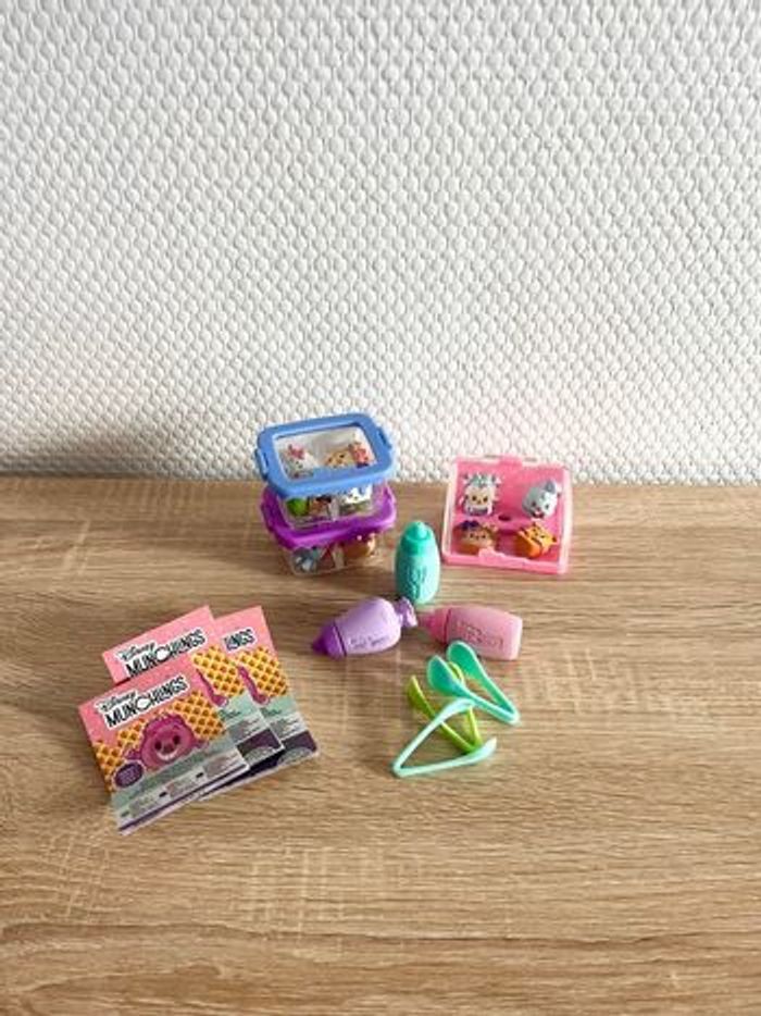 Lot de figurines et vitrines Munchlings Disney 🌸