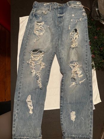 👖 Pantalon “Girlfriend” troué – Bershka – Taille 36 🩵