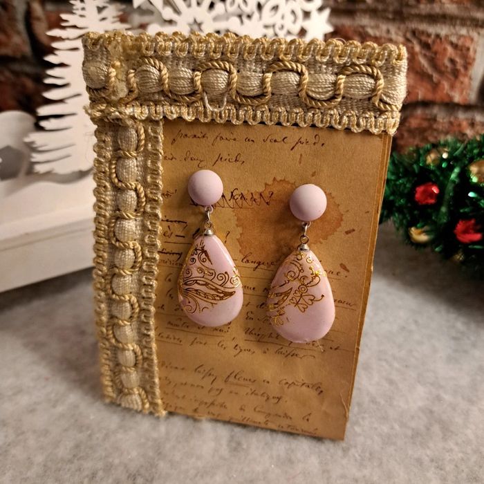 Boucles d'oreilles pendante rose et doré - photo numéro 5