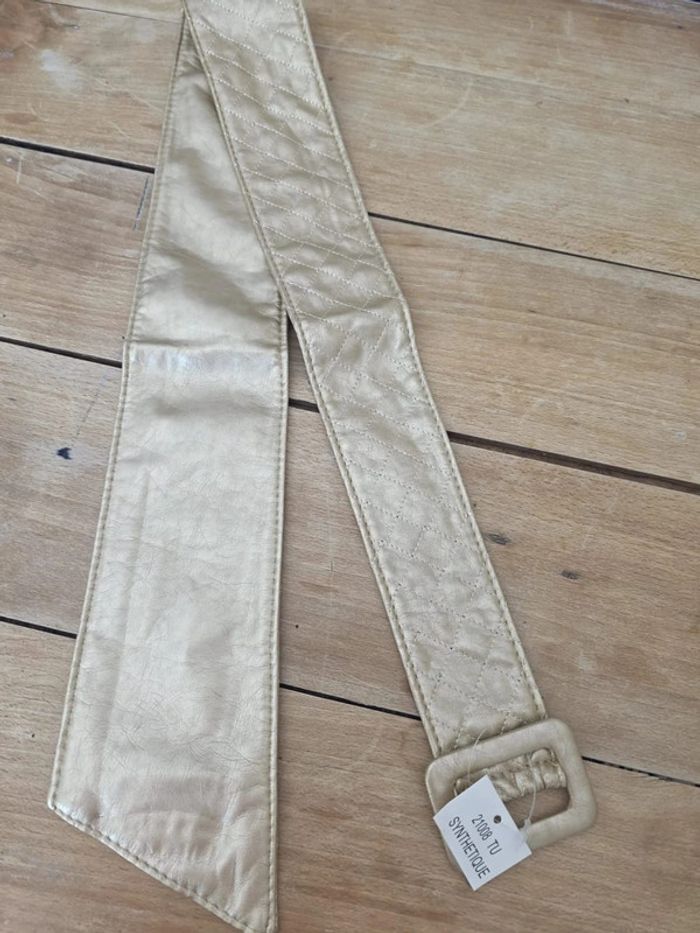 Ceinture dorée asymétrique – style rock – 112 cm – sans trou