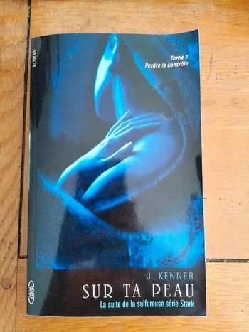 Livre de J. Kenner. Sur ta peau. Tbe