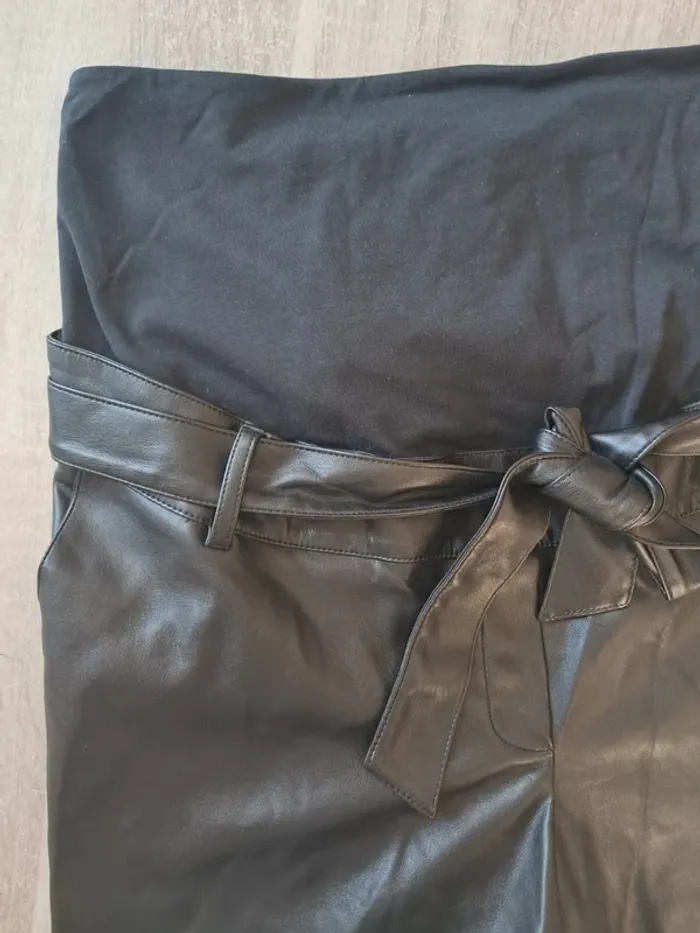 Short maternité simili cuir kiabi 44 - photo numéro 2