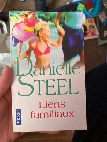 Livre liens familiaux Danielle steel