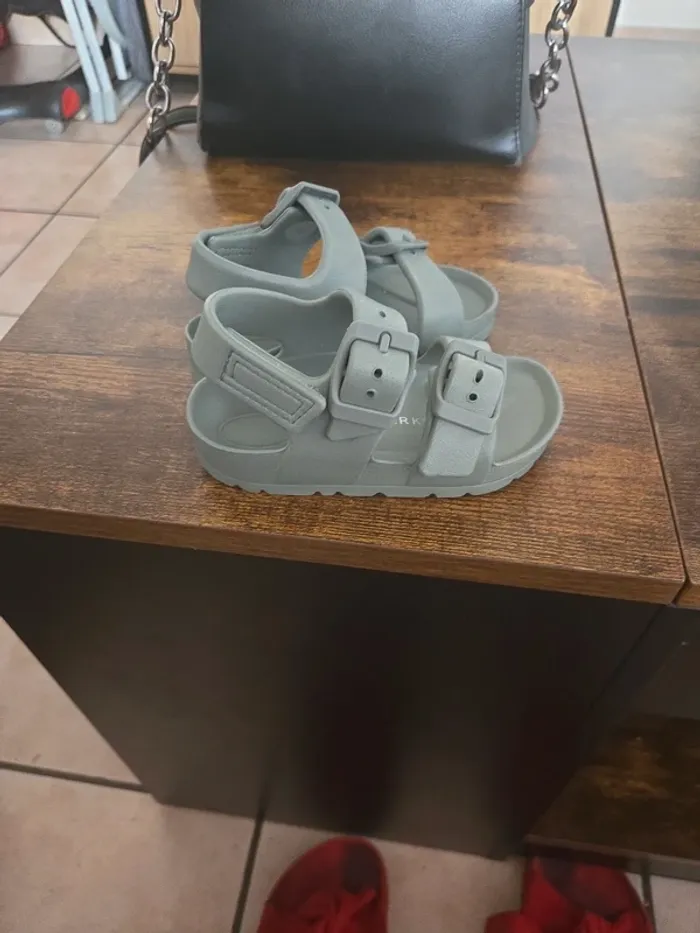 Sandales taille 20/21 - photo numéro 4