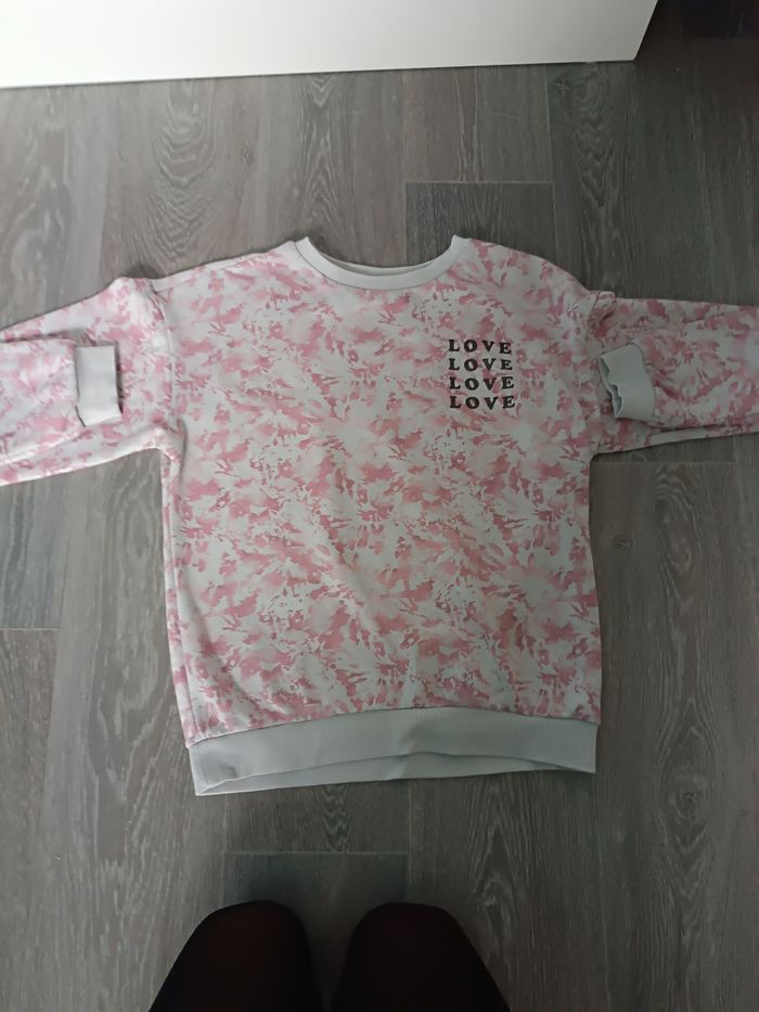 Pull  rose et blanc fille 10 -11 ans