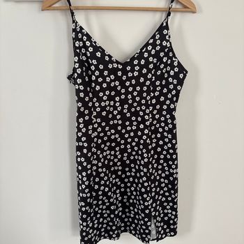 Robe à bretelles, motif fleuri