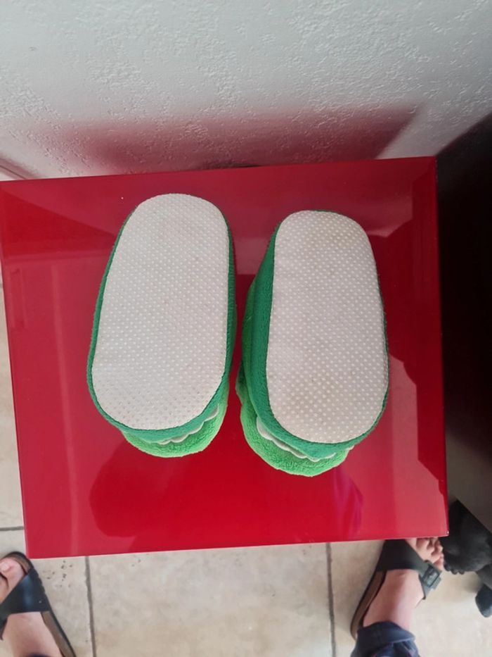 Chaussons crocodile 🐊 stompeez 28-30 comme neuf - photo numéro 10