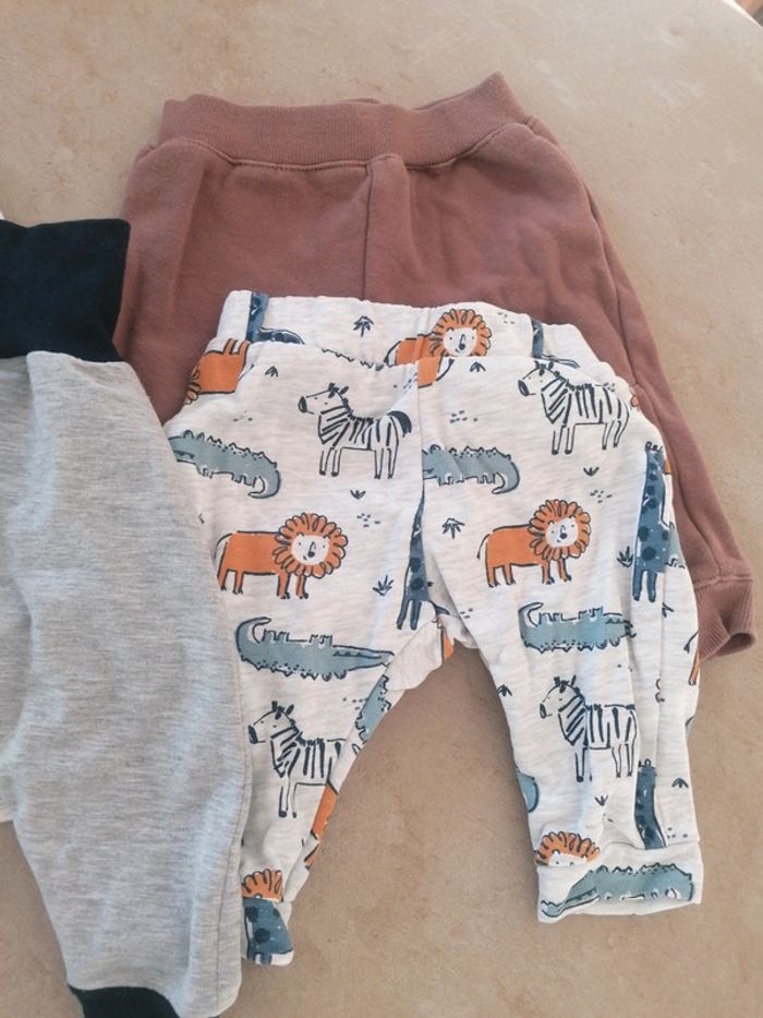 Lot de 4 pantalons souple 6 mois 68cm - photo numéro 4