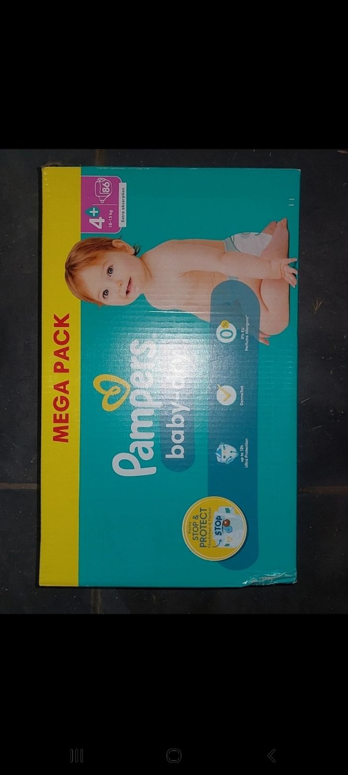 Couches pampers baby dry taille 4+