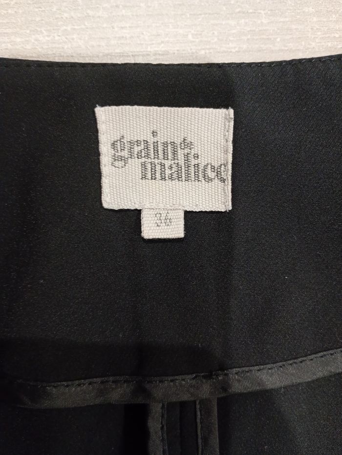 Veste de blazer noire – Grain de Malice – Chic & Détails Dorés
- photo numéro 2