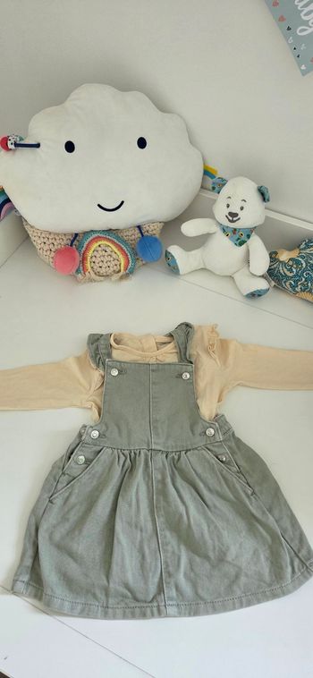 Robe salopette denim et t-shirt manches longues 12 mois