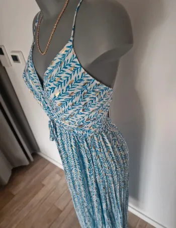 Robe cache-coeur imprimé à plumes dorées