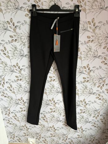 Pantalon ajusté près du corps cop copine