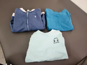 Lot hauts t shirt gilet garçon bleus 3 ans