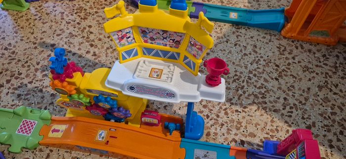 mon super circuit radiocommandé tut tut bolides - photo numéro 3