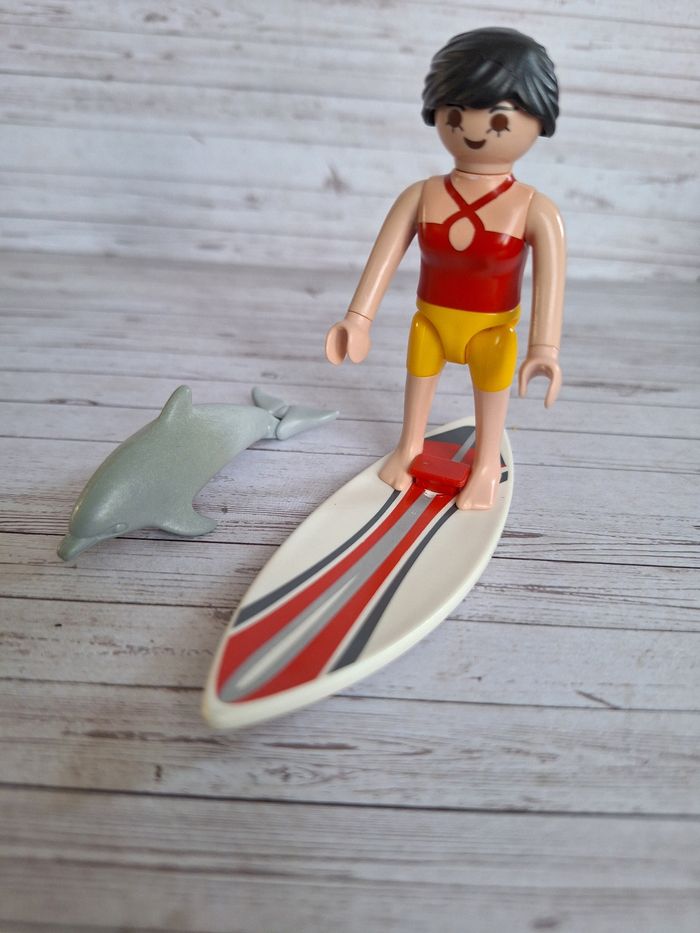 Figurine Playmobil surfeuse et dauphin 🐬