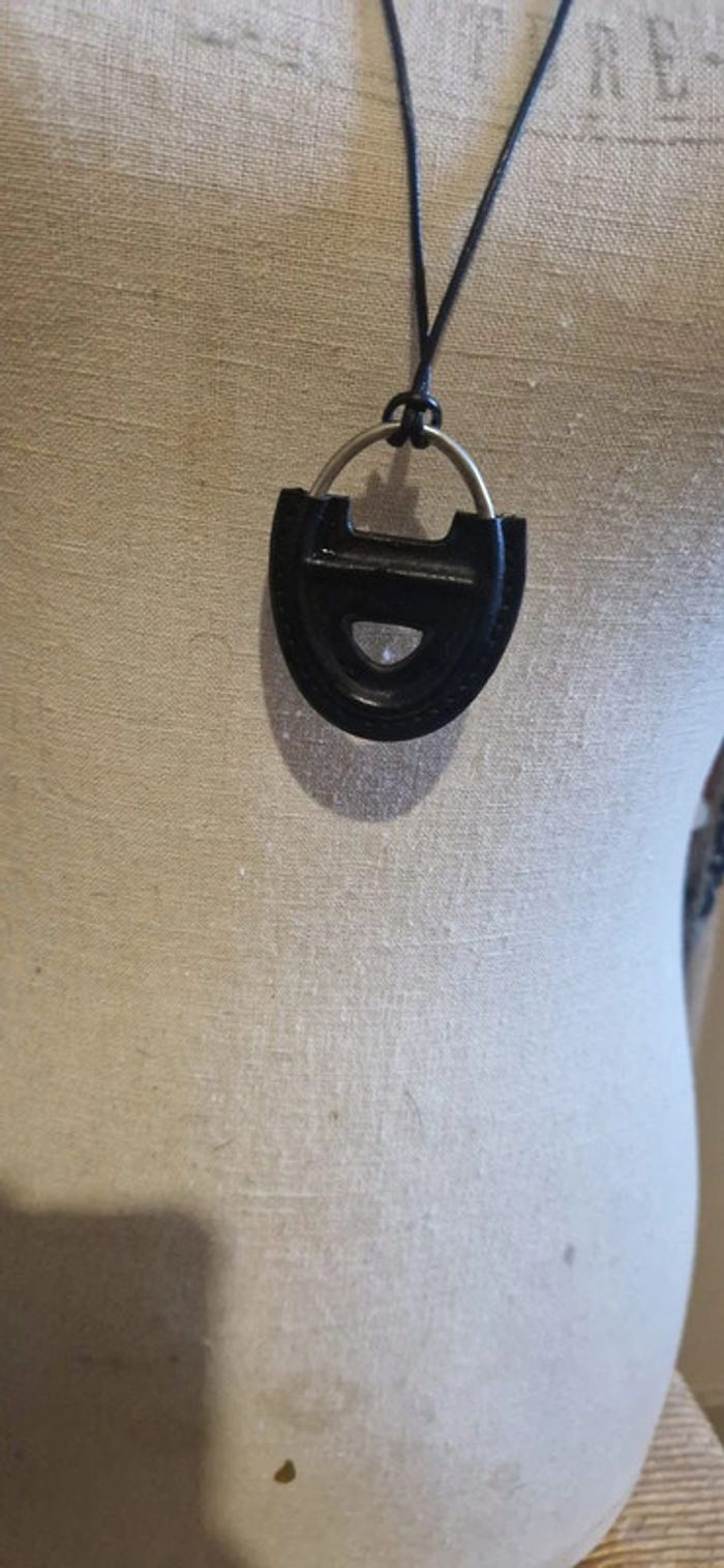 Collier sautoir réglable cordon cuir et acier inoxydable or médaille farandole acier et cuir - photo numéro 3