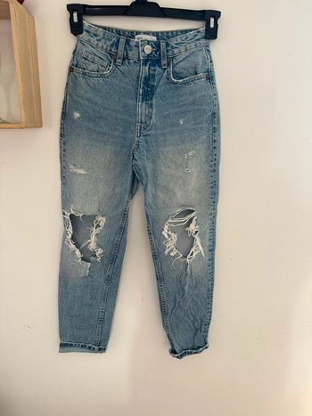 Jean boyfriend, troué Zara, taille 32