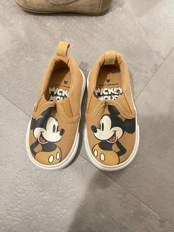 Chaussures Mickey taille 18-19