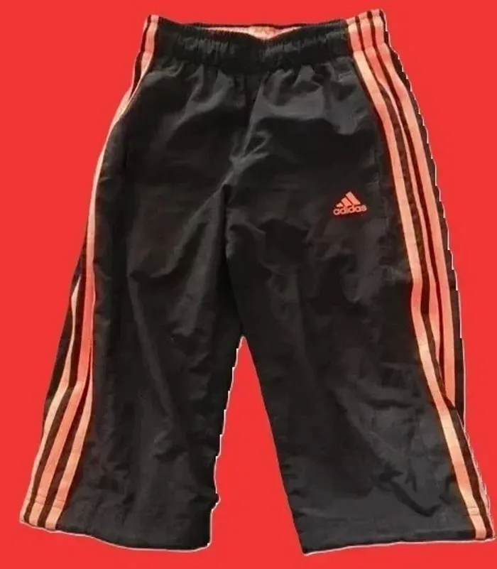 👟 Pantacourt Garçon Adidas – Taille 9/10 ans