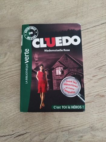 Livre Cluedo Mademoiselle Rose